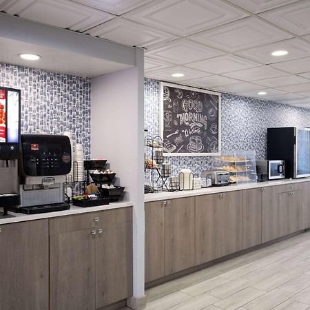 Americinn By Wyndham Woodstock Il Extérieur photo