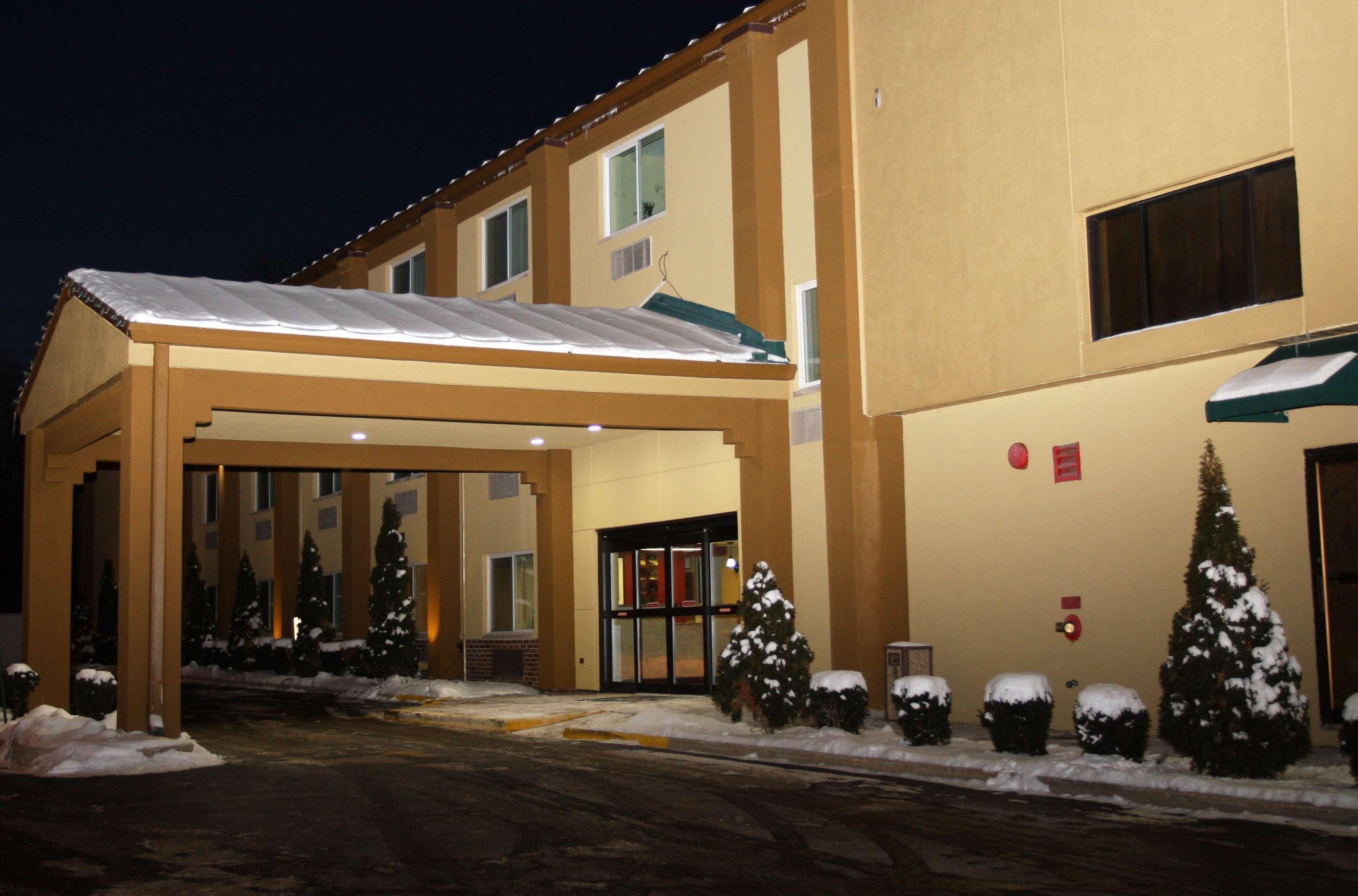Americinn By Wyndham Woodstock Il Extérieur photo