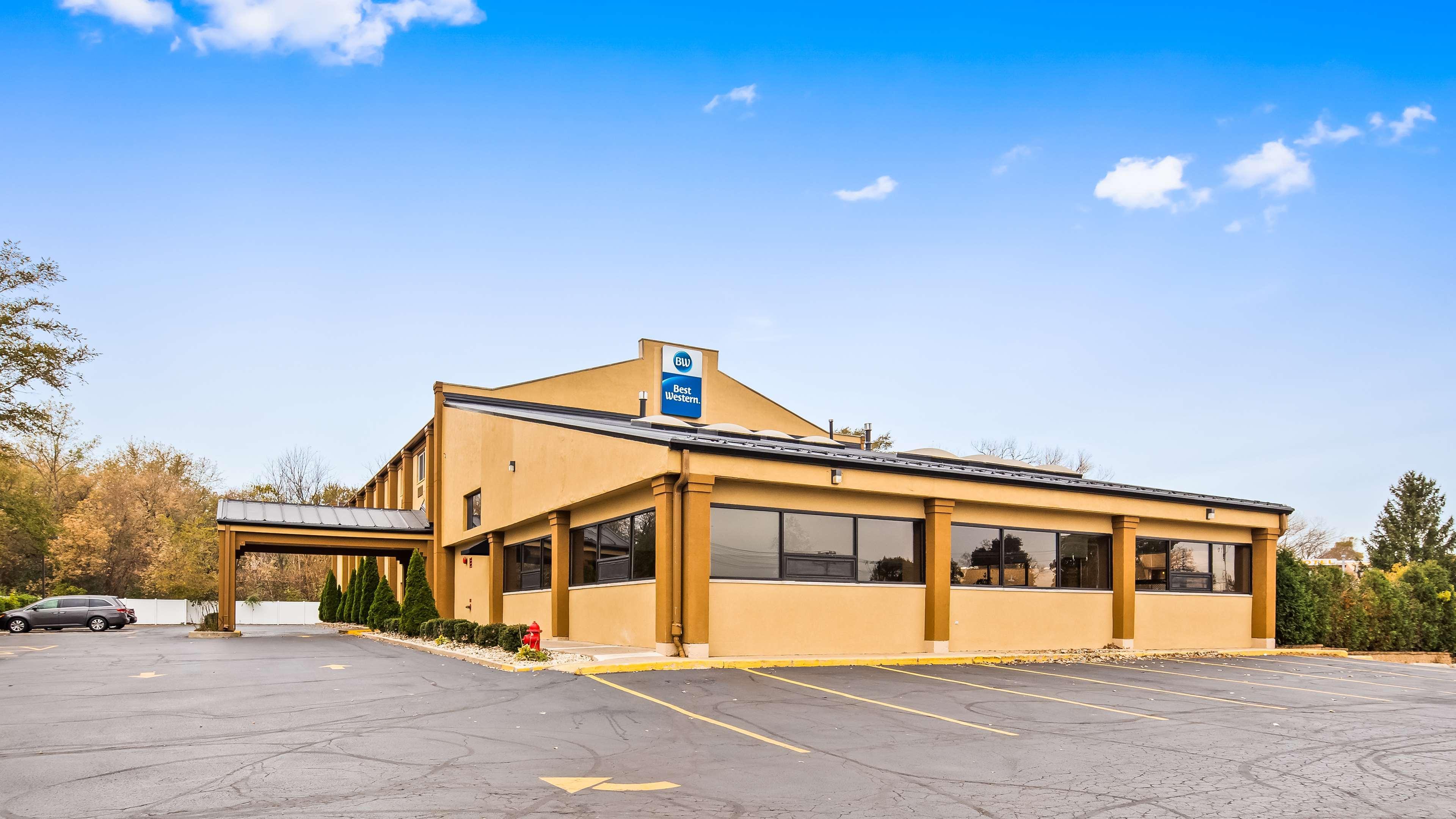 Americinn By Wyndham Woodstock Il Extérieur photo