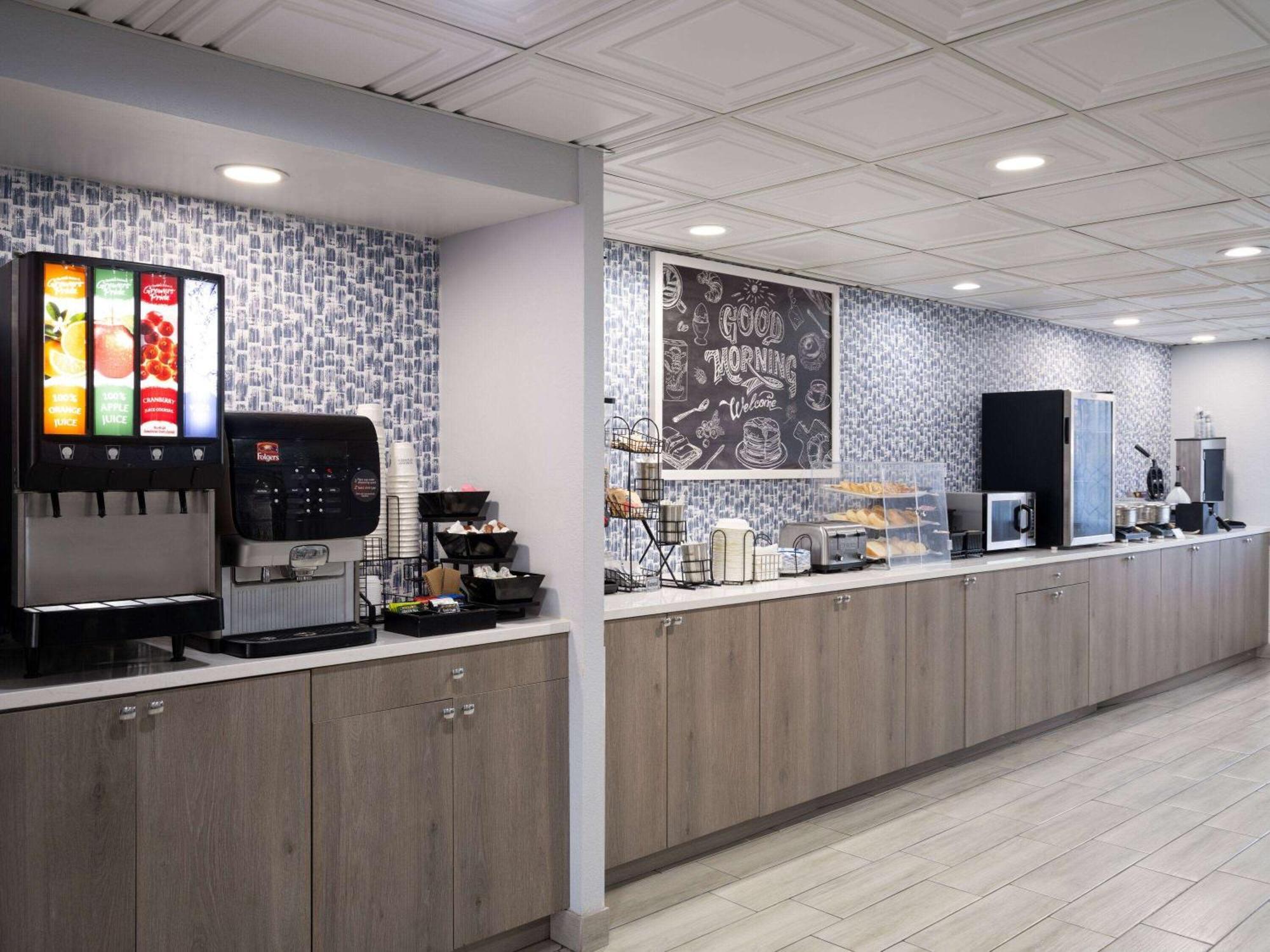 Americinn By Wyndham Woodstock Il Extérieur photo