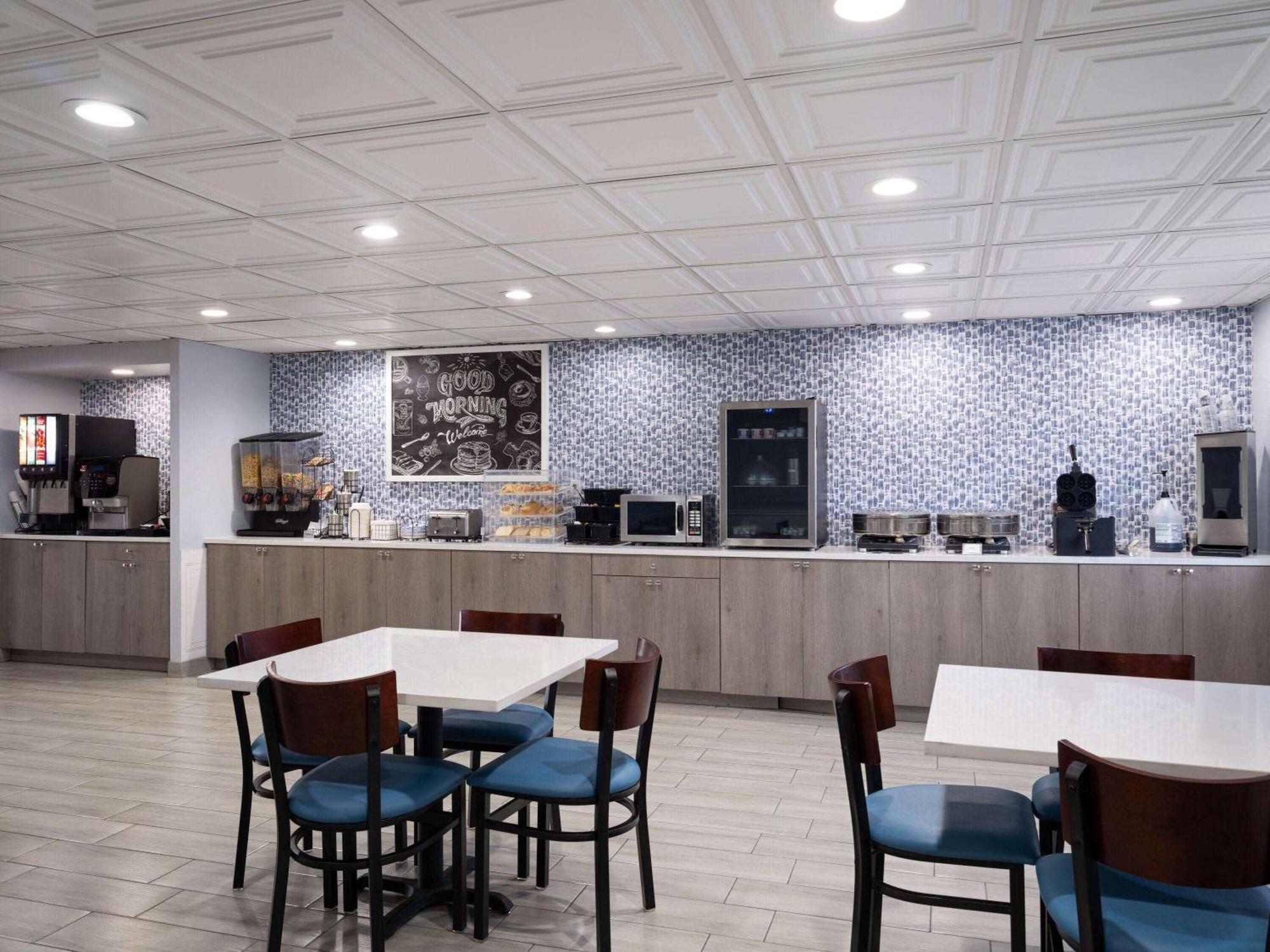 Americinn By Wyndham Woodstock Il Extérieur photo