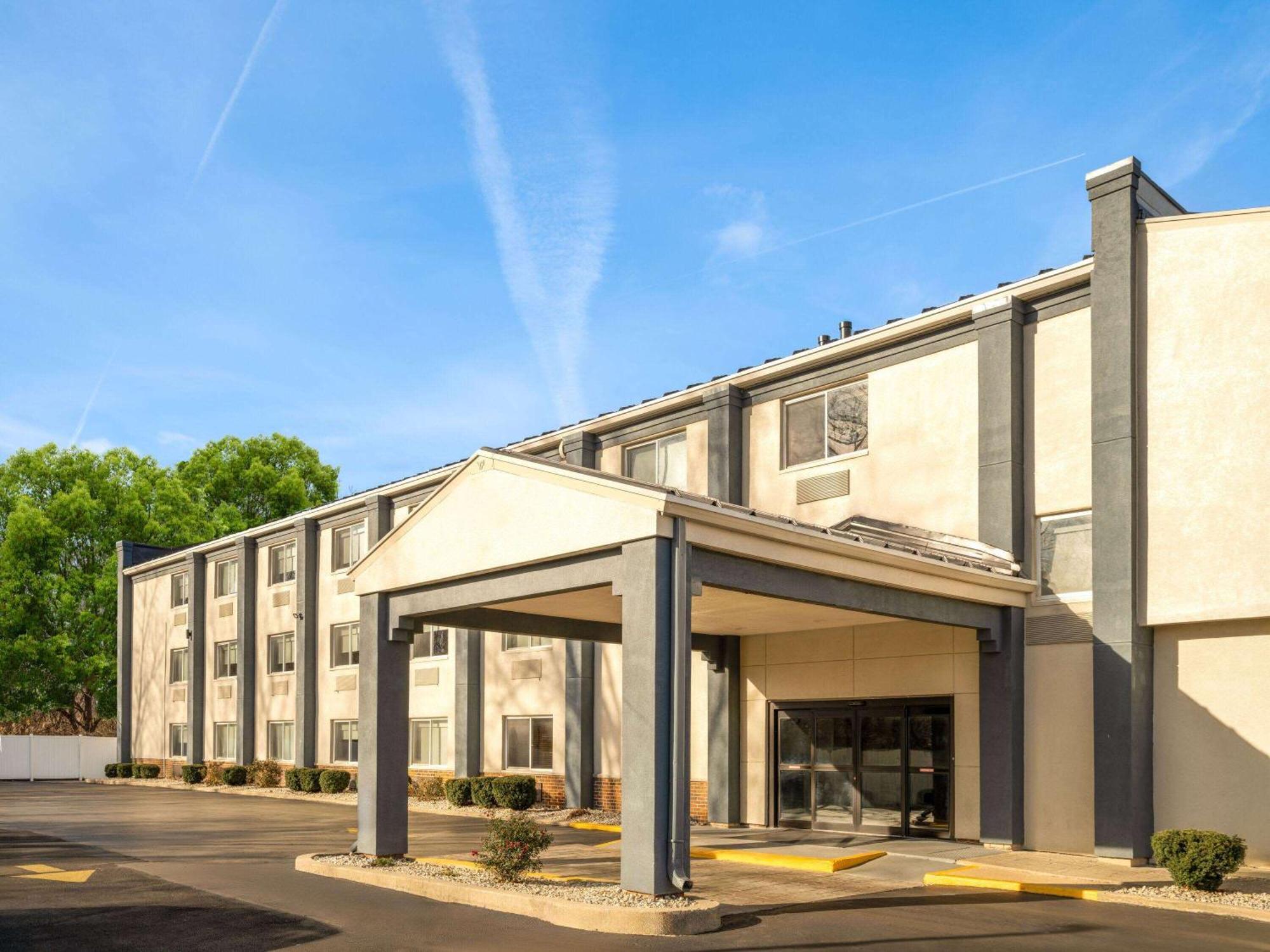 Americinn By Wyndham Woodstock Il Extérieur photo