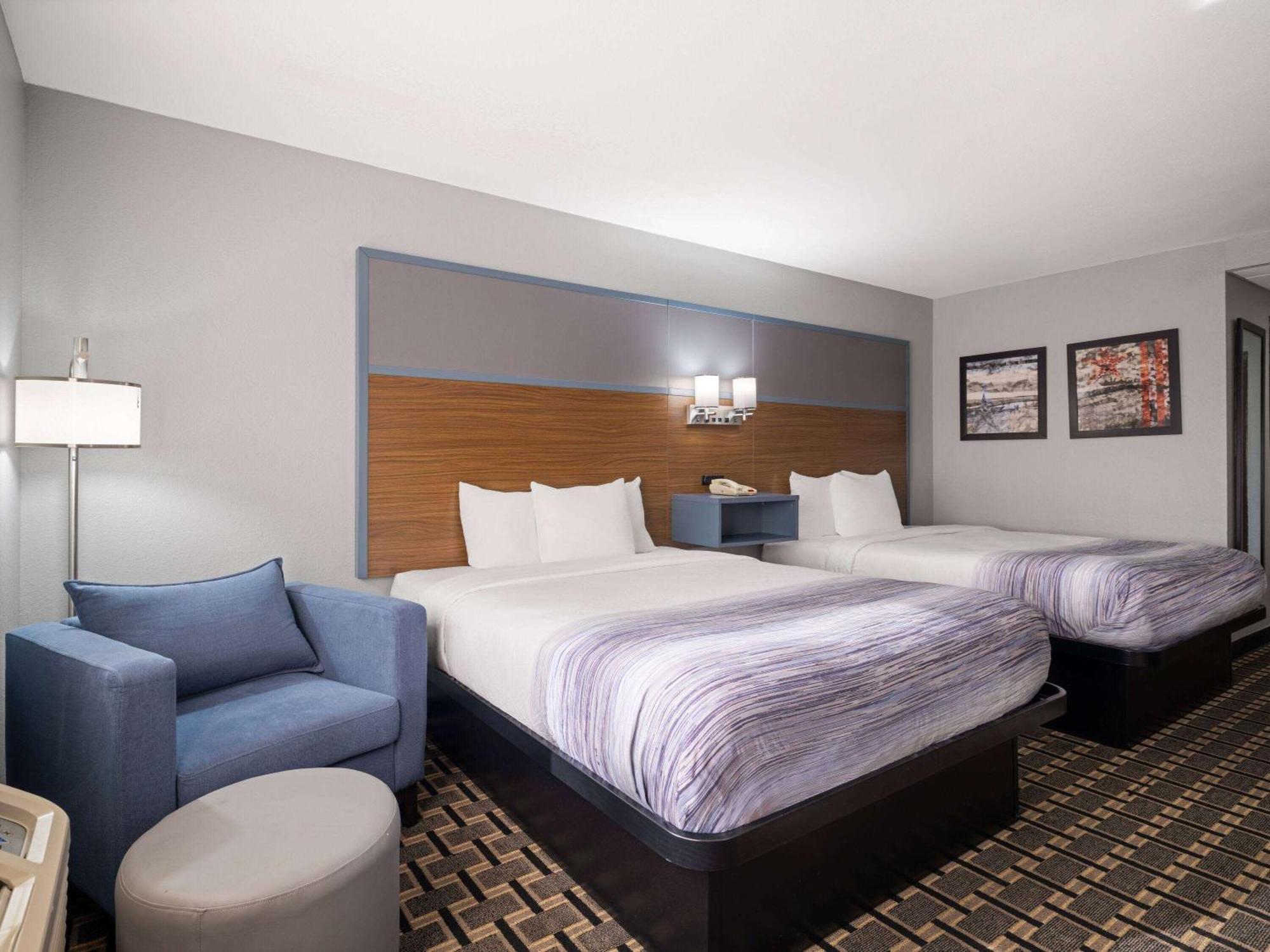 Americinn By Wyndham Woodstock Il Extérieur photo