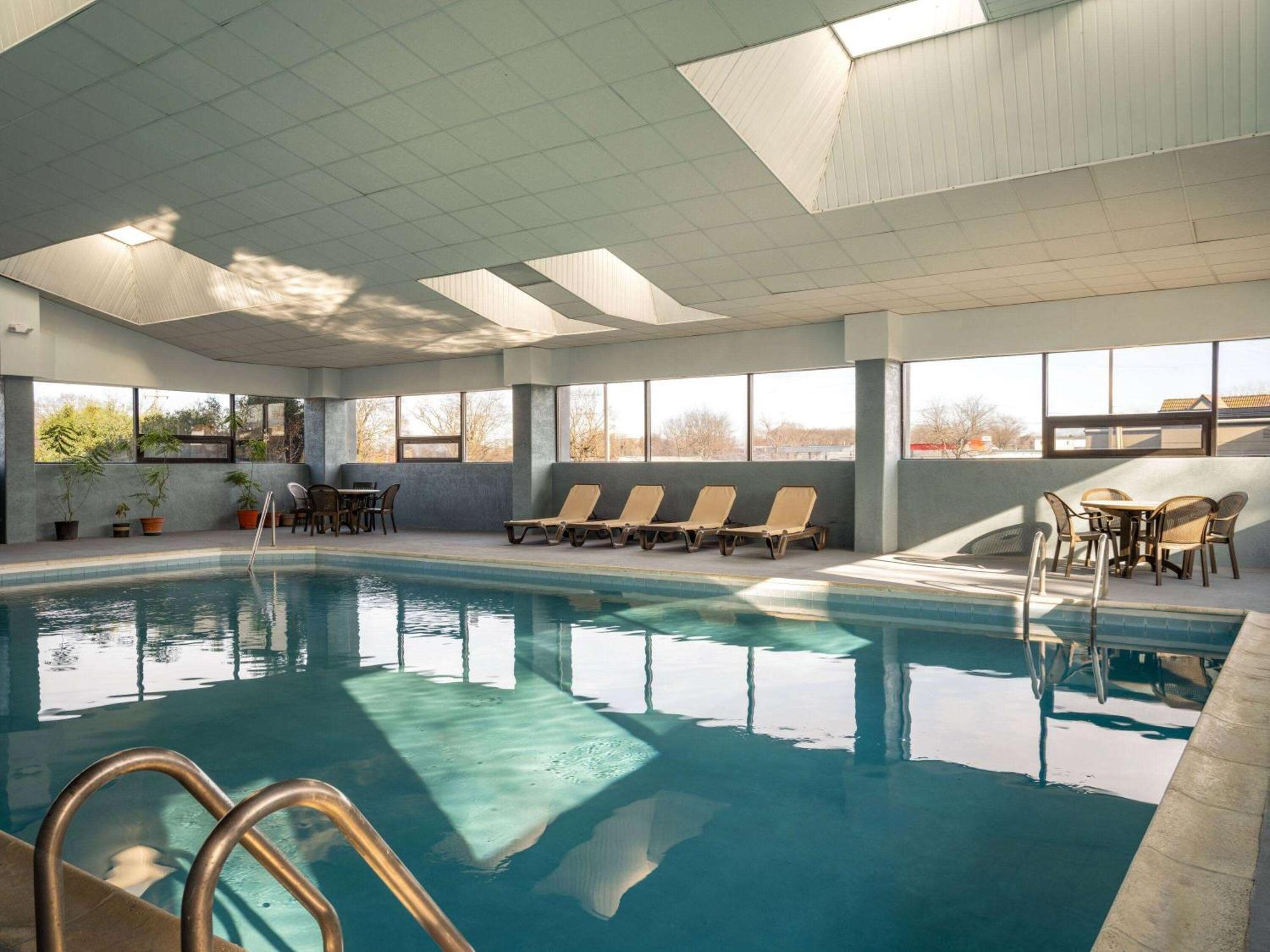 Americinn By Wyndham Woodstock Il Extérieur photo