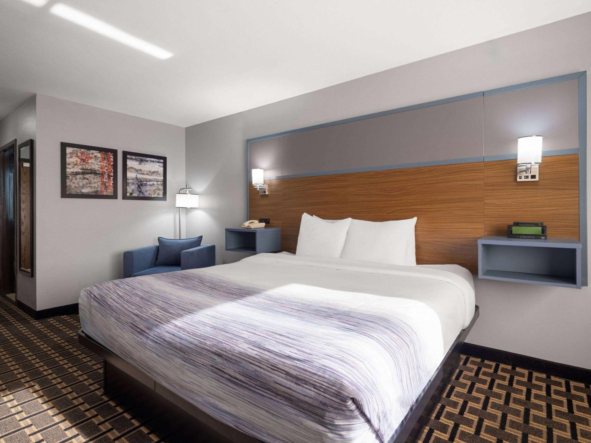 Americinn By Wyndham Woodstock Il Extérieur photo